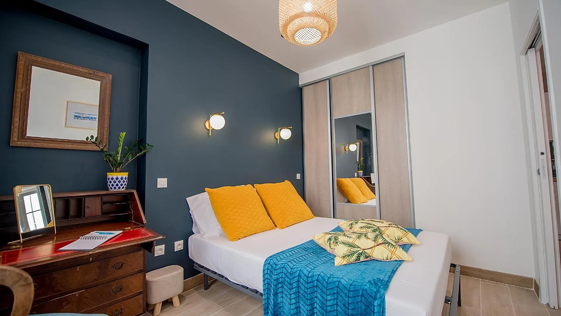 Magnifique 2 Pieces Lumineux Vieux Nice